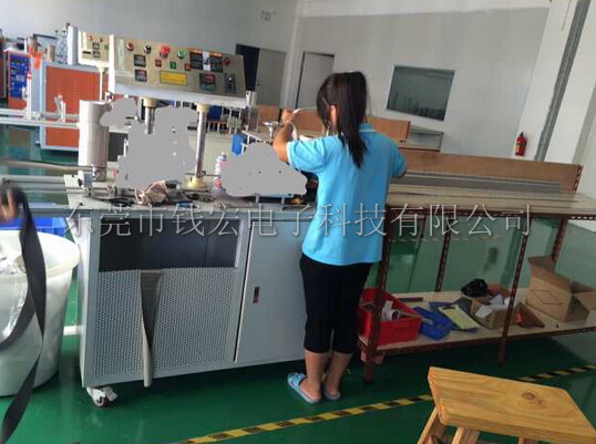 導電泡棉成型機